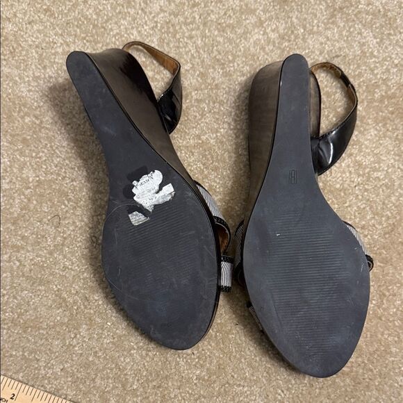 Tommy Hilfiger Black and White Bow Heels - Picture 10 of 10